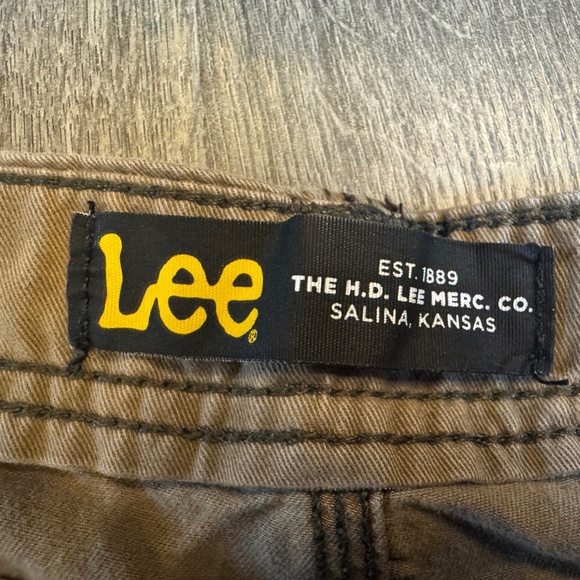 Size 42 Men's Loose Fit Cargo Shorts - Picture 6 of 6